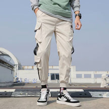 Calça Cargo Masculina com Fivelas Laterais e Caimento Urbano