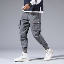 Calça Cargo Masculina com Fivelas Laterais e Caimento Urbano